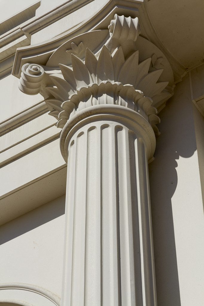 Detalle de una columna del Templo de Tijuana.