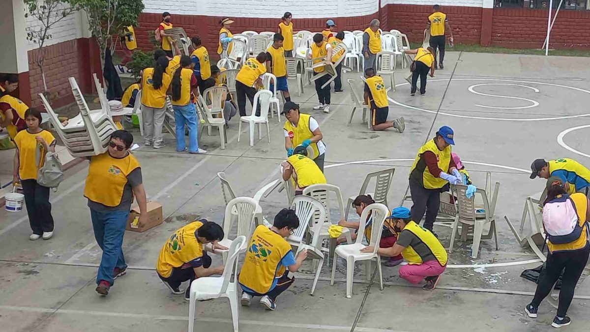 Santos limeños limpian centro del Programa Integral Nacional para el Bienestar Familiar